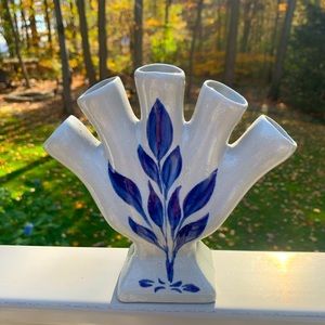 Williamsburg Pottery Salt Glaze Five Finger Stoneware Blue Leaf Vase
